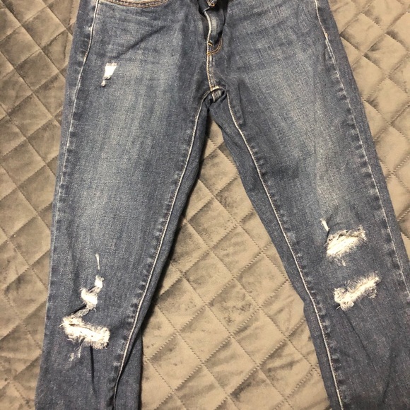 Women’s Levi jeans - Picture 1 of 3